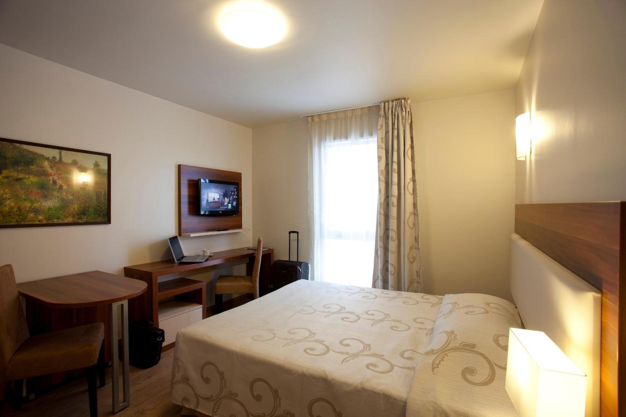 Villa Val Senart 1Ere Avenue Quincy-sous-Sénart Стая снимка