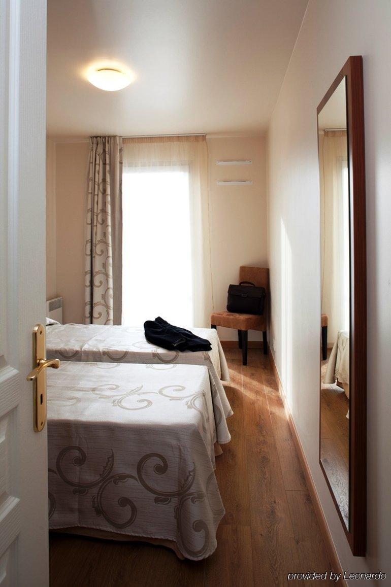 Villa Val Senart 1Ere Avenue Quincy-sous-Sénart Стая снимка
