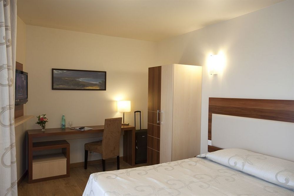 Villa Val Senart 1Ere Avenue Quincy-sous-Sénart Екстериор снимка