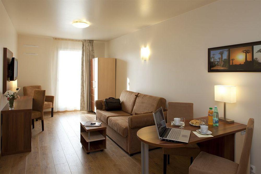 Villa Val Senart 1Ere Avenue Quincy-sous-Sénart Екстериор снимка